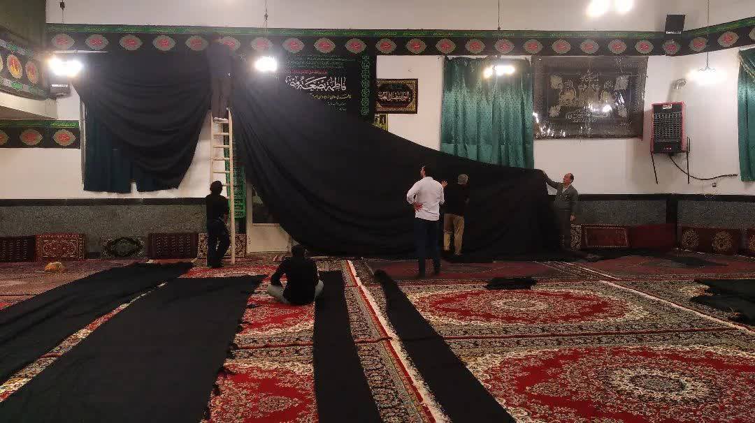 حسینیه همدان در ایام فاطمیه به رنگ سیاه درآمد
