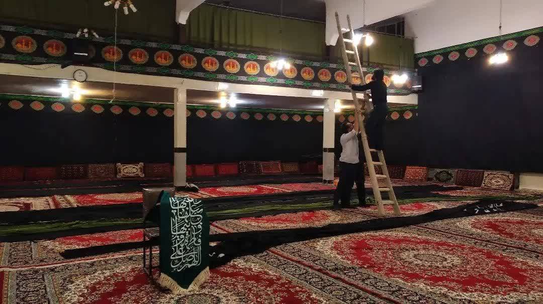 سیاهپوش شدن حسینیه
