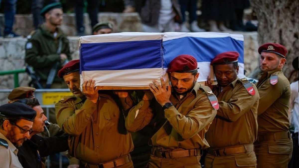 معلمی که به دلیل مخالفت با بمباران غزه اخراج شد