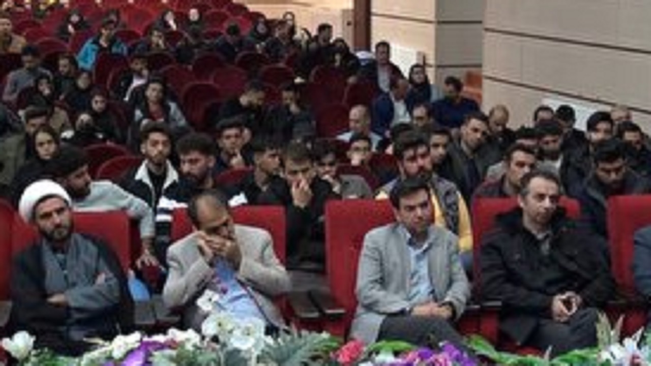 تجلیل از ۸ پژوهشگر برتر دانشگاه آزاد اسلامی