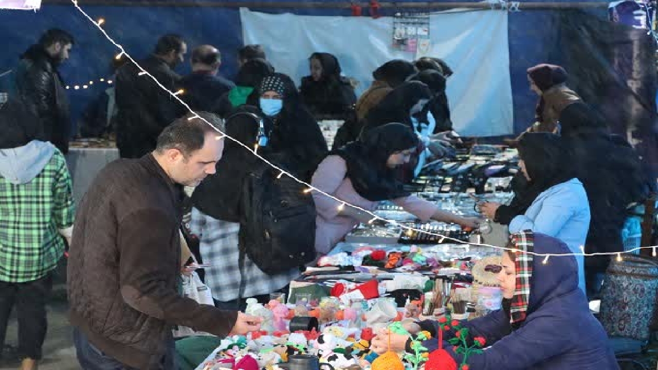 گشایش نمایشگاه صنایع خلاق در دانشگاه آزاد اسلامی واحد رشت