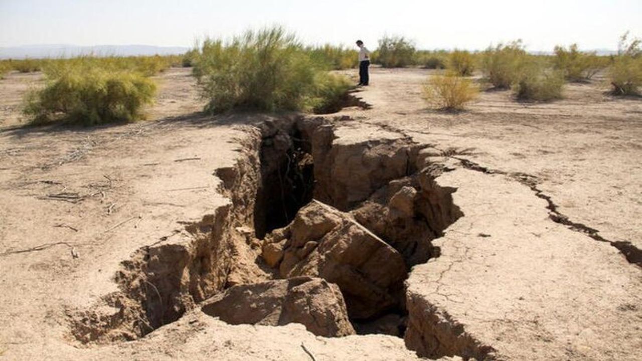 وجود بحران فرونشست زمین در استان سمنان/ تامین آب در اولویت است