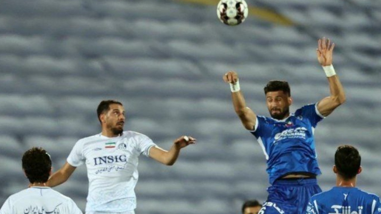 مدافع استقلال رسماً دربی را از دست داد