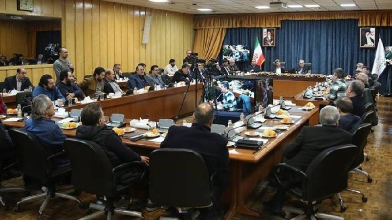 نشست مشترک سینماگران با معاون رئیس جمهور و رئیس سازمان برنامه و بودجه/ بودجه سینما شوخی است