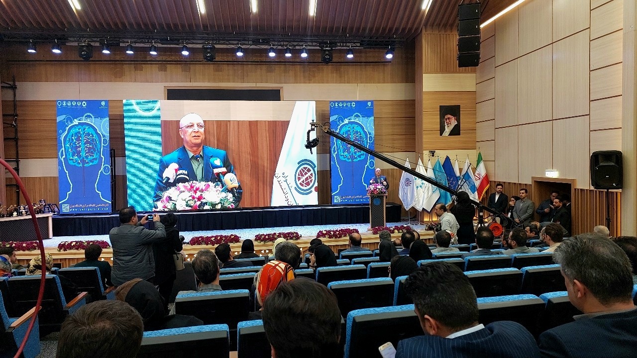 کشف و جذب نخبگان، کار بزرگی است و باید در دانشگاه‌ها رقم بخورد