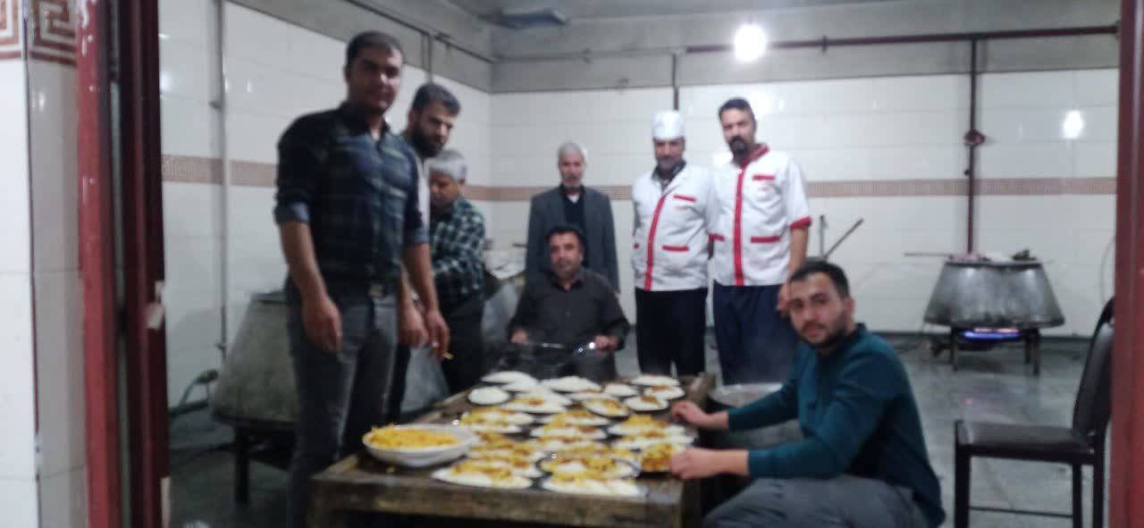 پخت غذای نذری در شهرستان صالح آباد