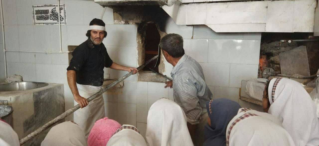 آشنایی دانش آموزان با نان سنگک