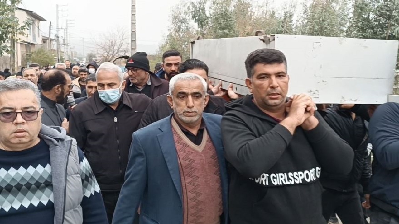 تشییع و خاکسپاری پیکر مادر شهید عباسعلی بذرافشان در آزادشهر