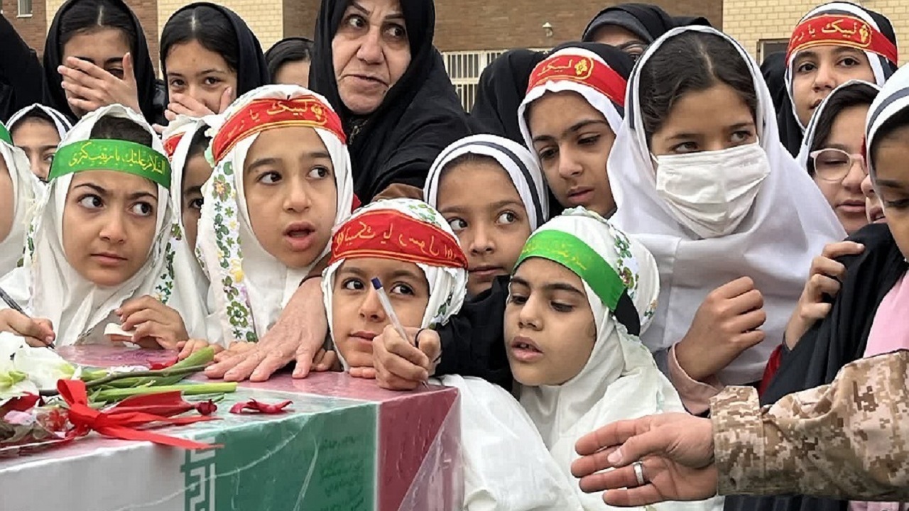 استقبال از شهید گمنام در مدارس دخترانه همدان