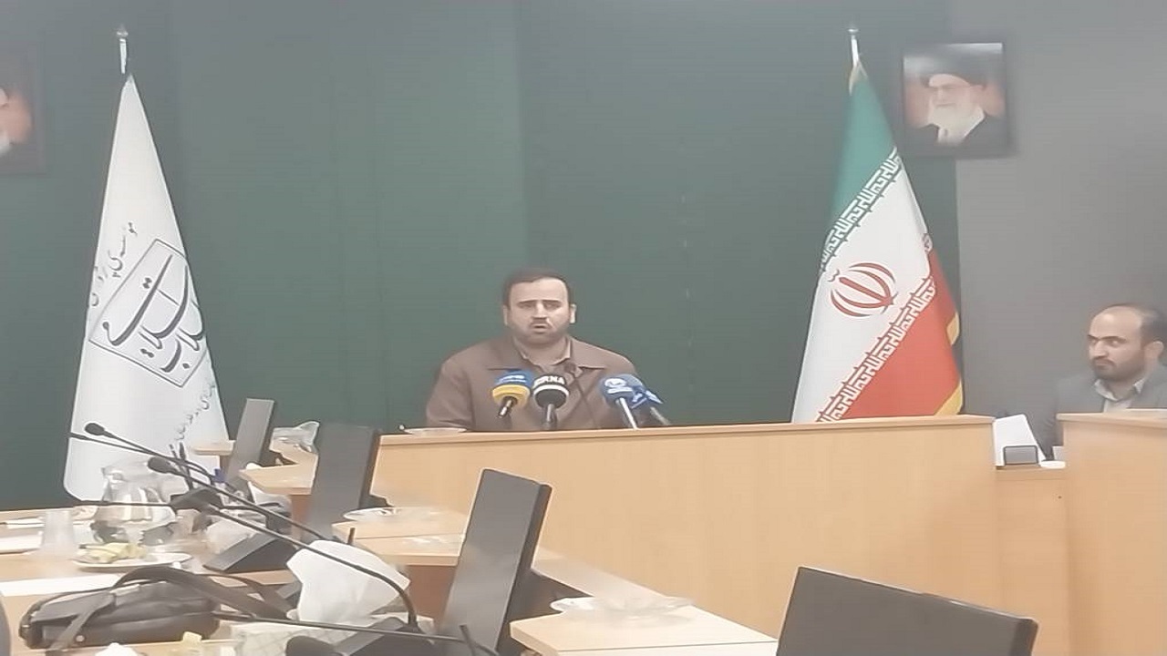 هیچ‌گونه مشکلی در فعالیت‌ احزاب وجود ندارد