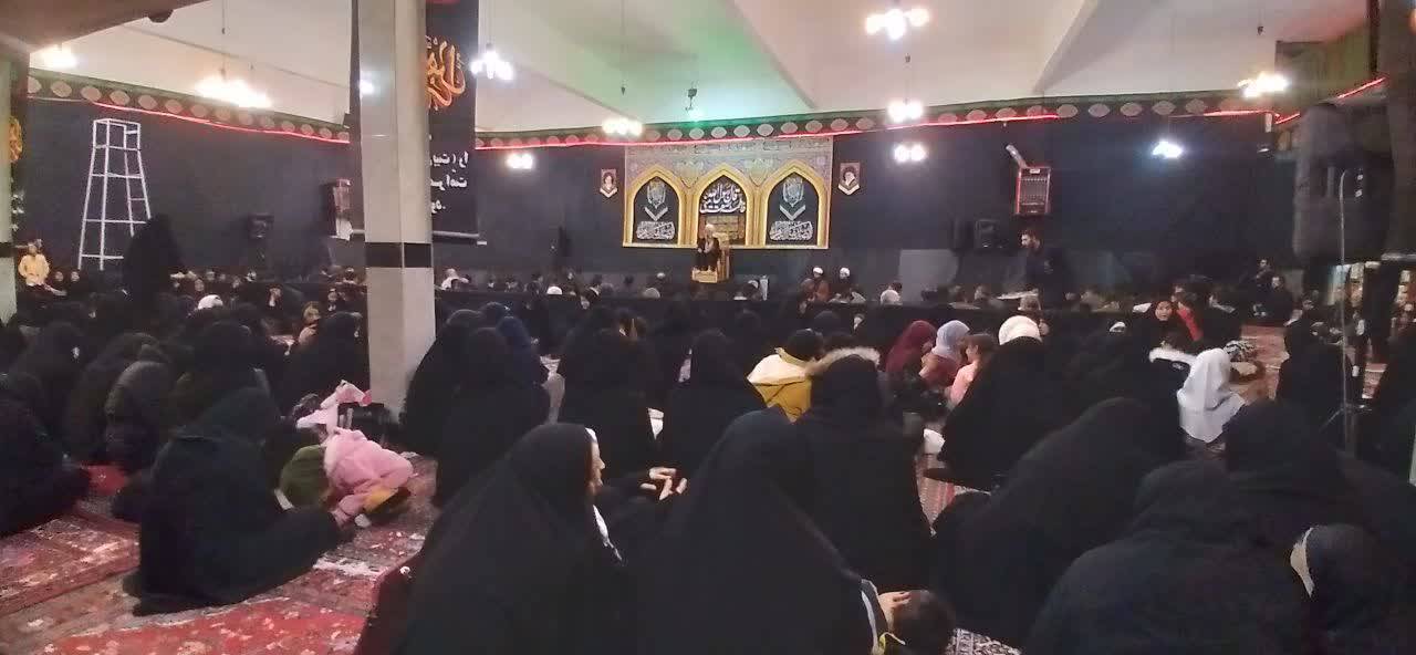 حضور مردم در حسینیه به مناسبت ایام فاطمیه