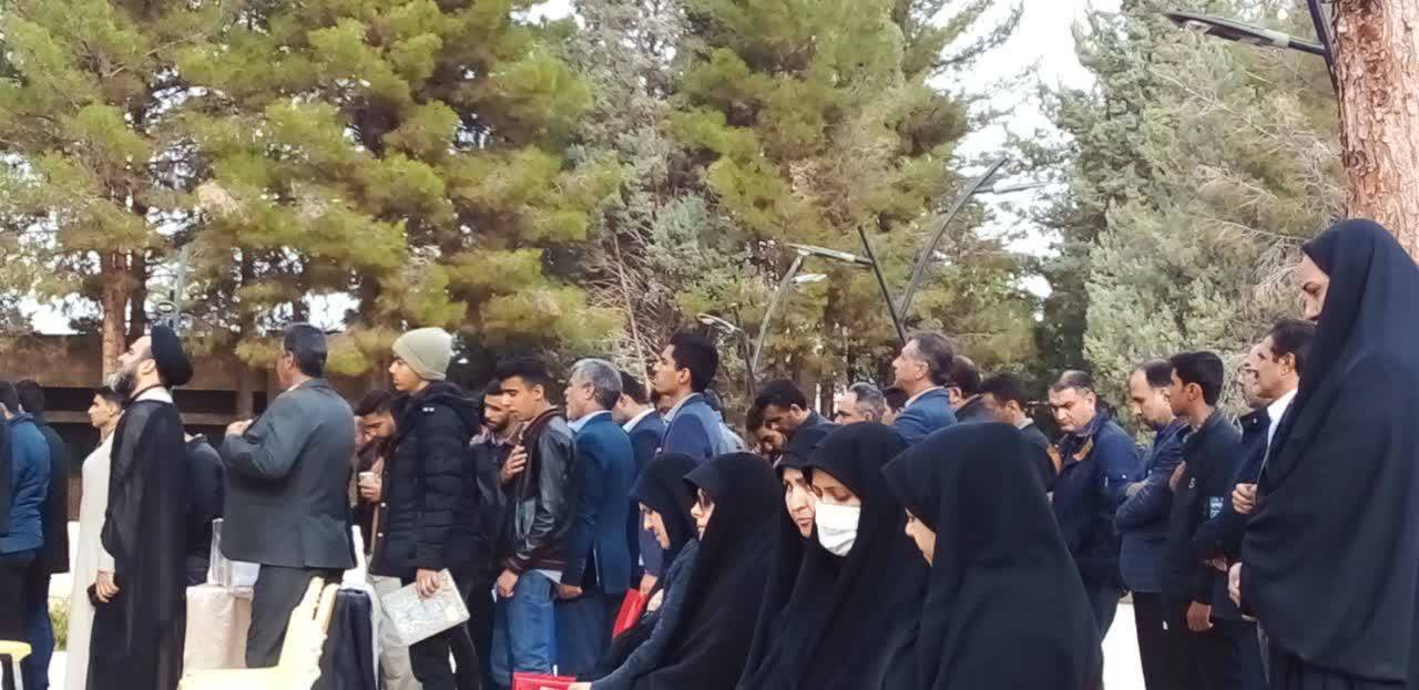 اجتماع مردم کرمان در مراسم تشییع شهدا
