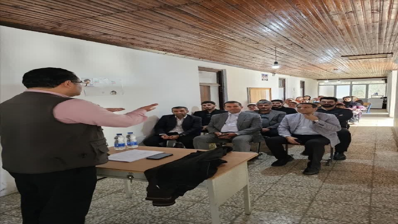 برگزاری کلاس آموزشی پیشگیری از شیوع آنفلوانزای فوق‌حاد پرندگان درآستارا 