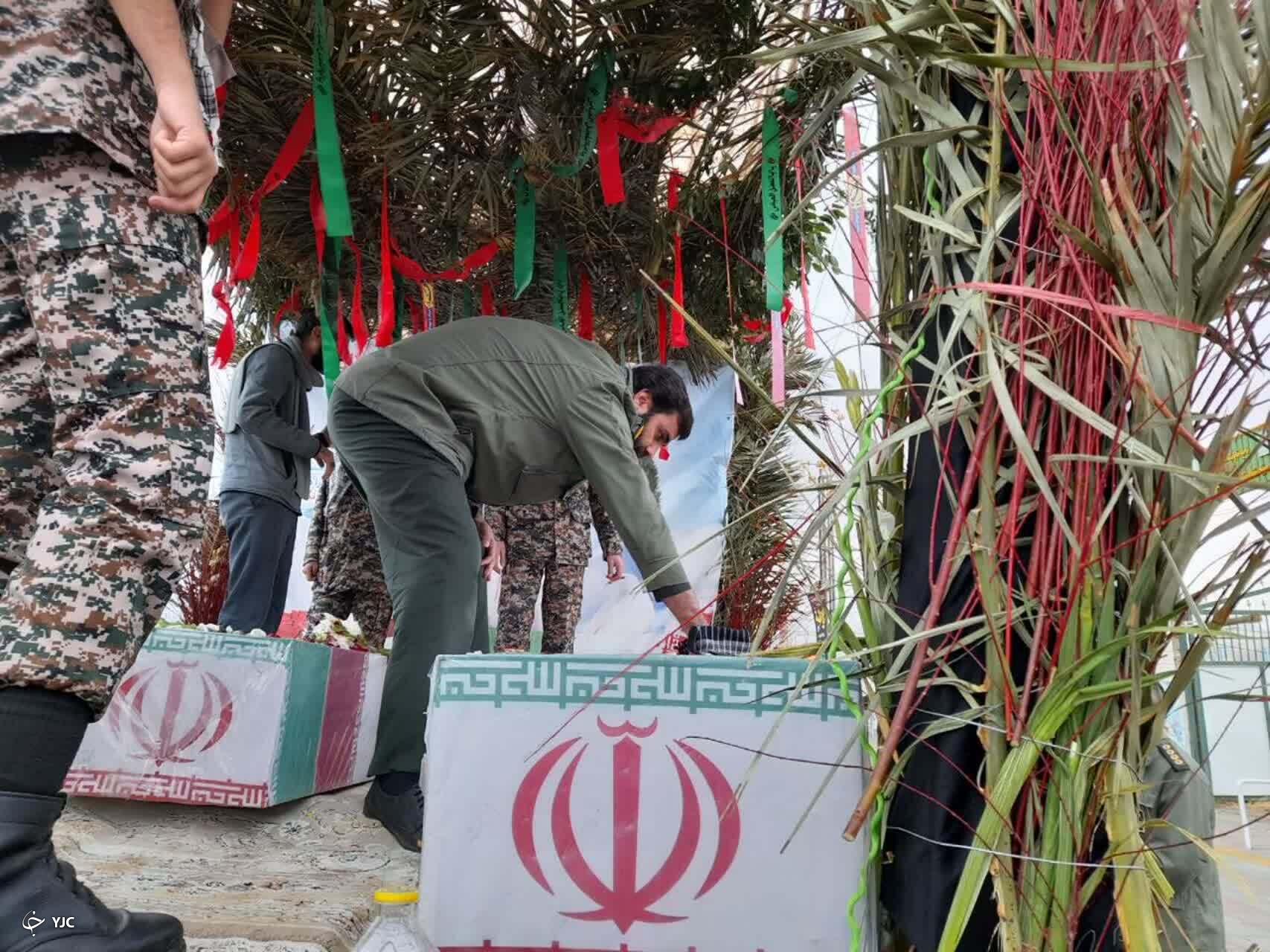 مردان مرد در باران آمدند