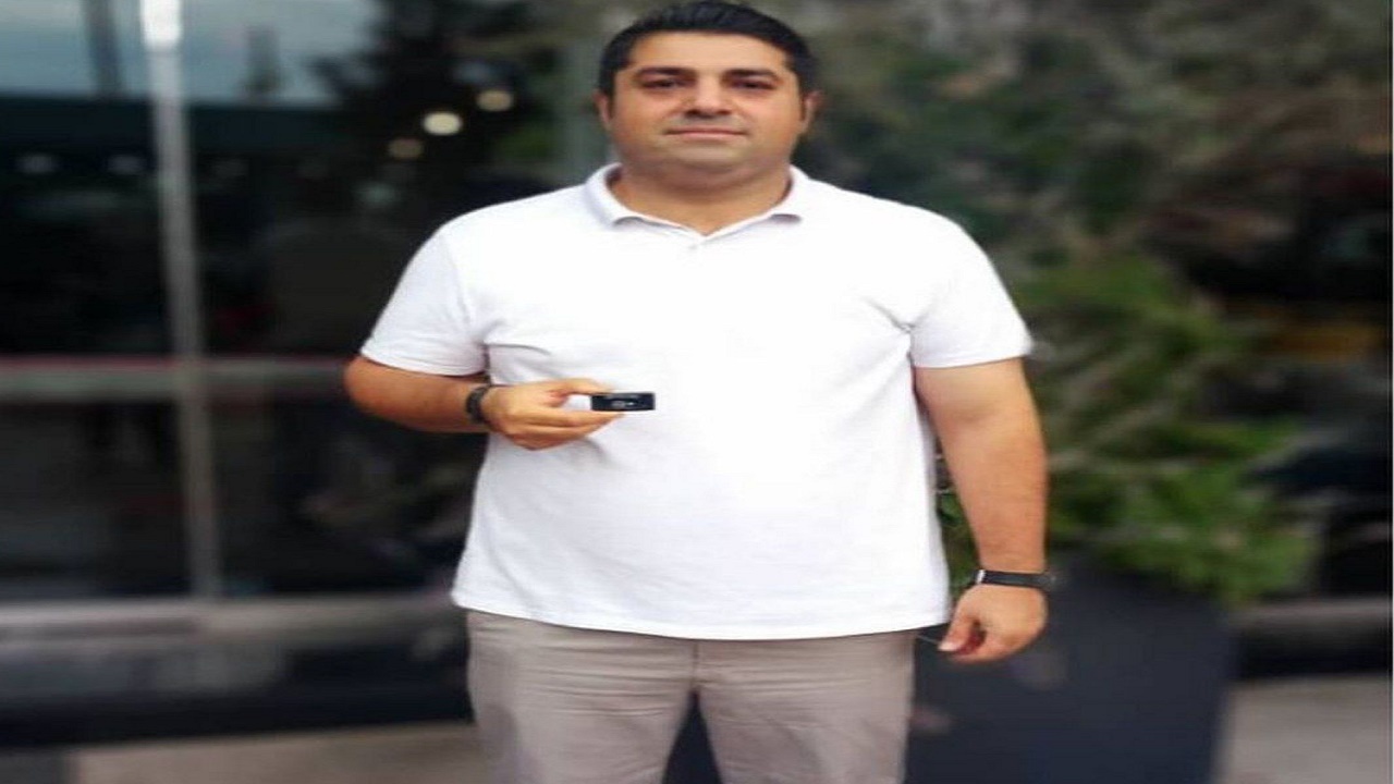 نشان سفید سرداوری تنیس برای یک مازندرانی