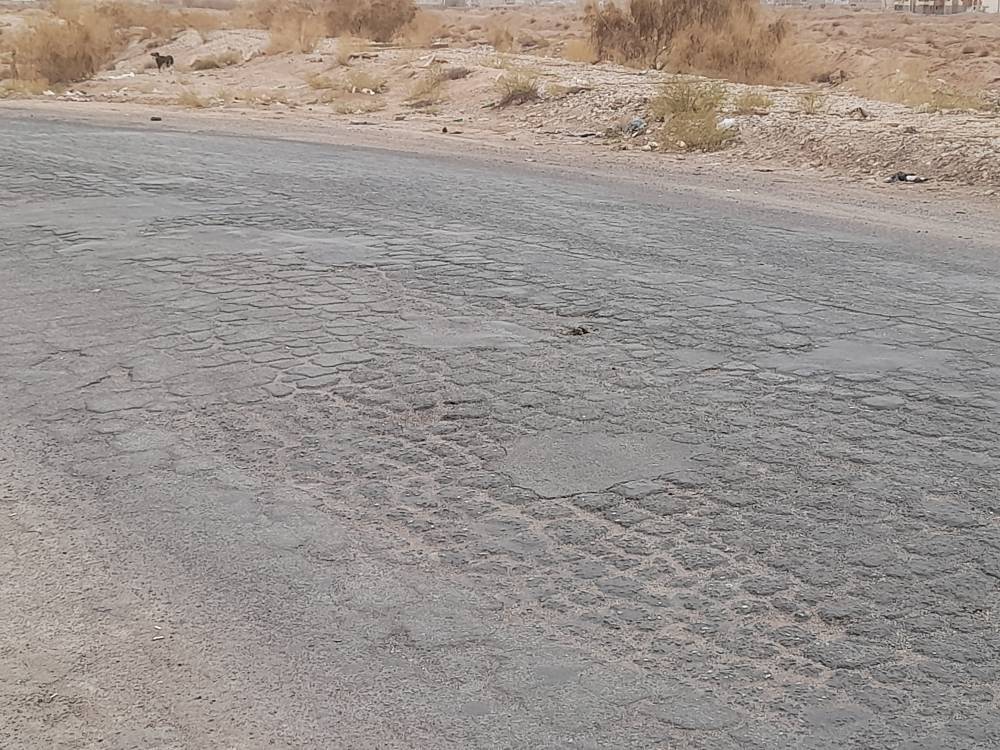 فرسودگی آسفالت در روستای باقرآباد کرمان
