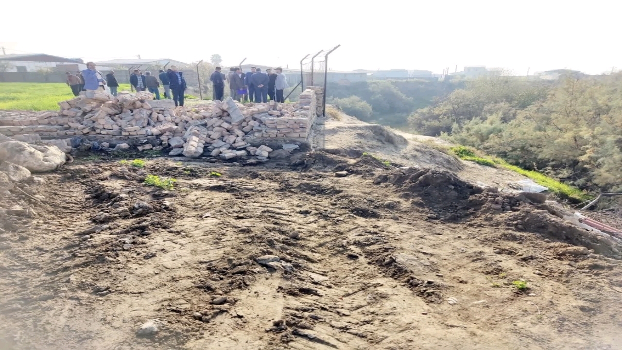 اجرای دیوار سنگی در رودخانه گرگانرود برای محافظت از روستای آق زبیر آق قلا