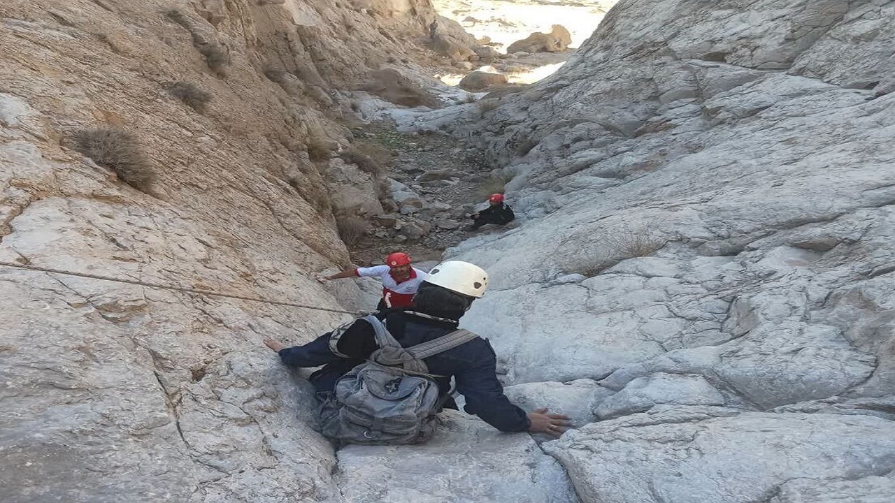 نجات ۲ کوهنورد در ارتفاعات پیربالای شهرستان مرند