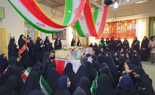 استقبال دانش آموزان بافقی از شهید گمنام