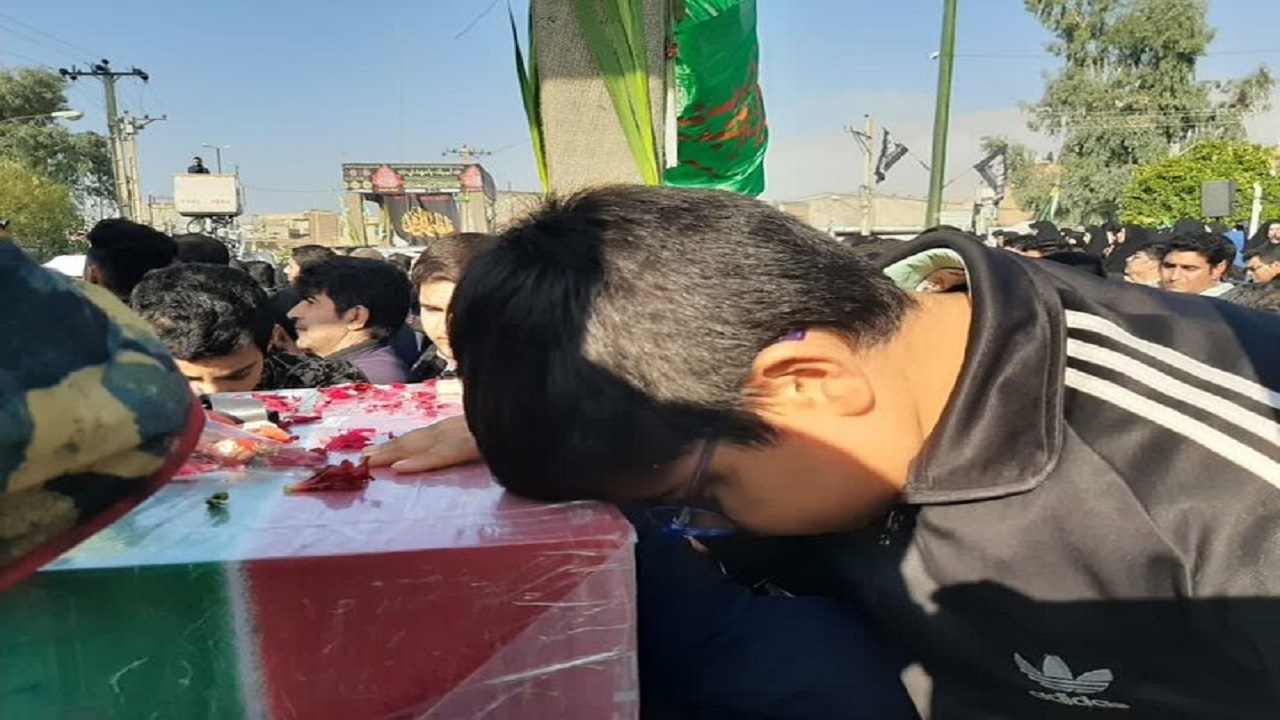 گزارشی از میزبانی دانش آموزان اصفهانی از شهدای گمنام دفاع مقدس + فیلم