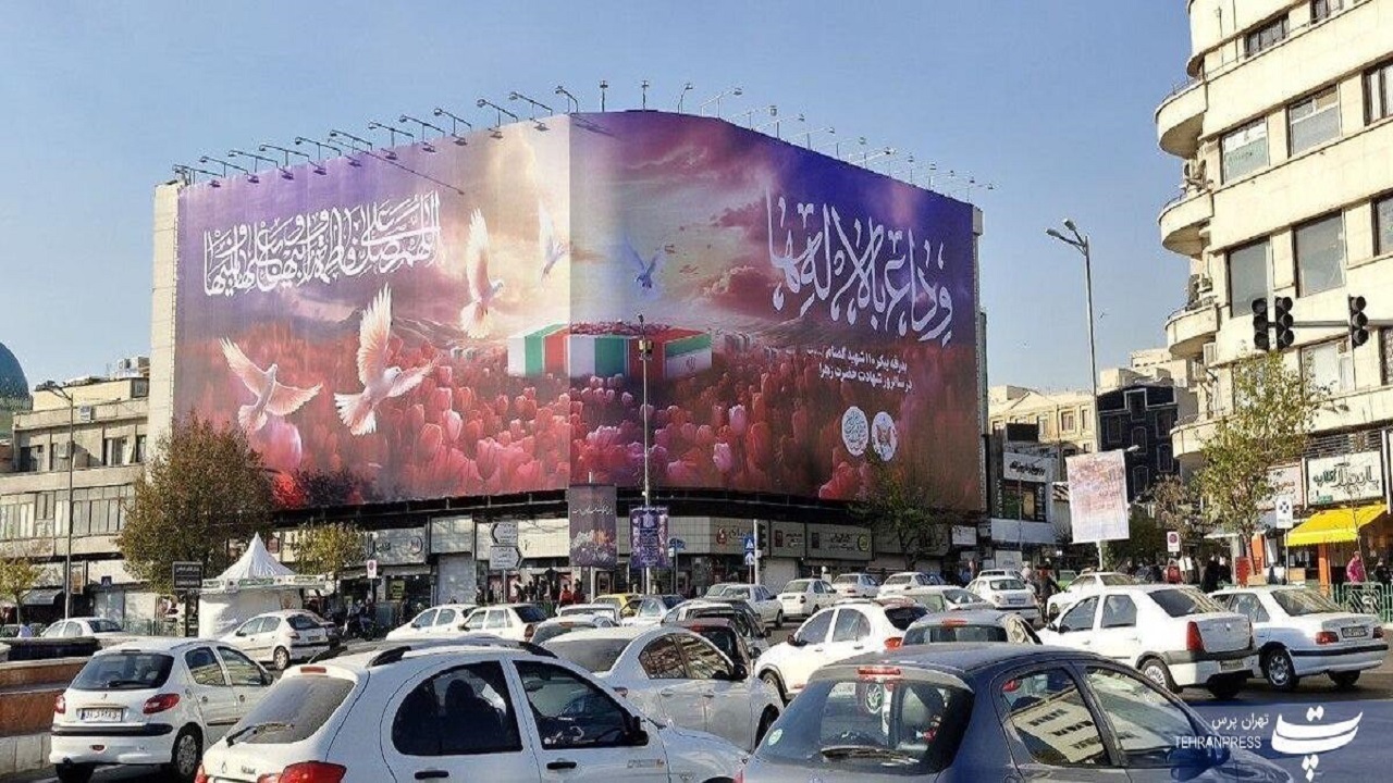 فیلمی کوتاه از مراحل نصب دیوارنگاره میدان انقلاب