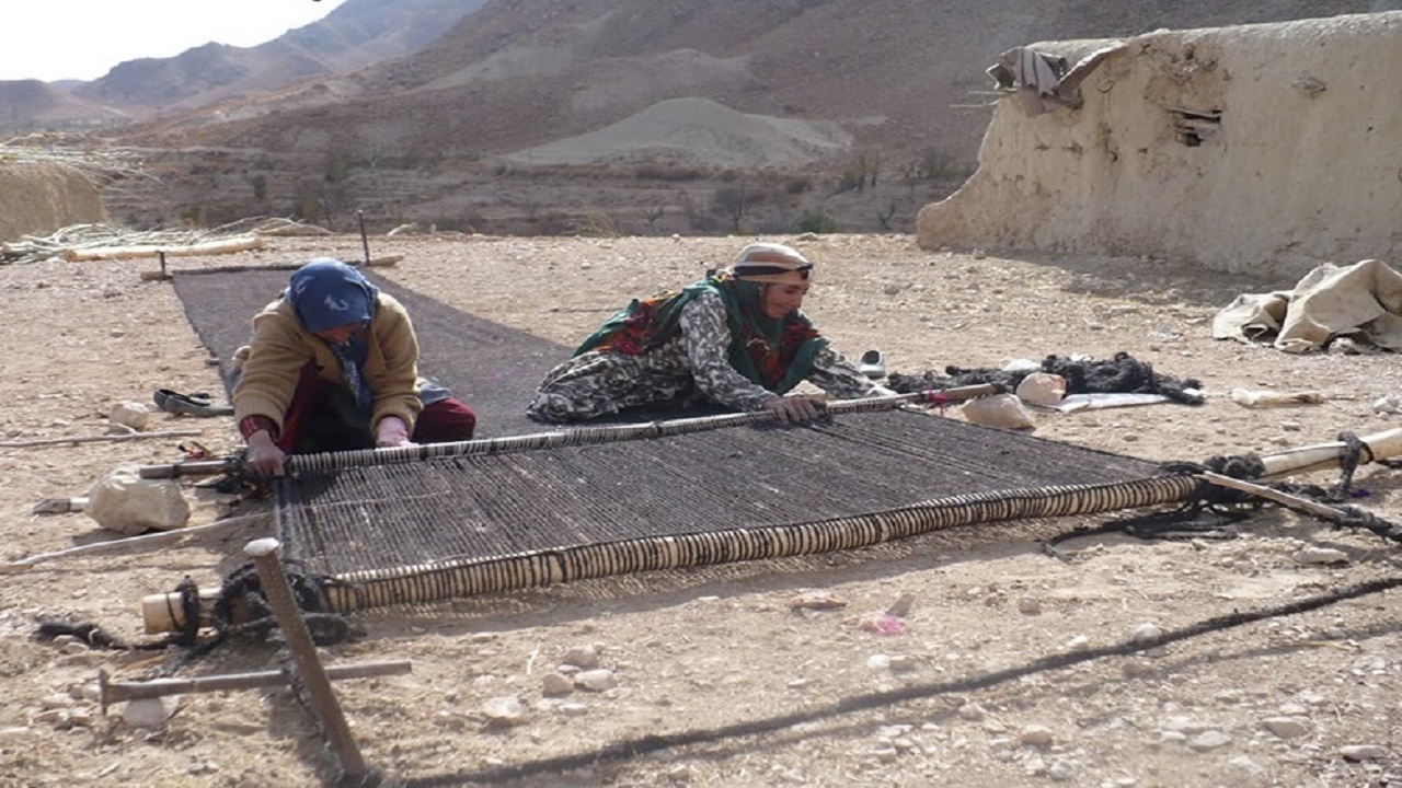 سیاه چادر دست بافته هایی از هنر زنان عشایر