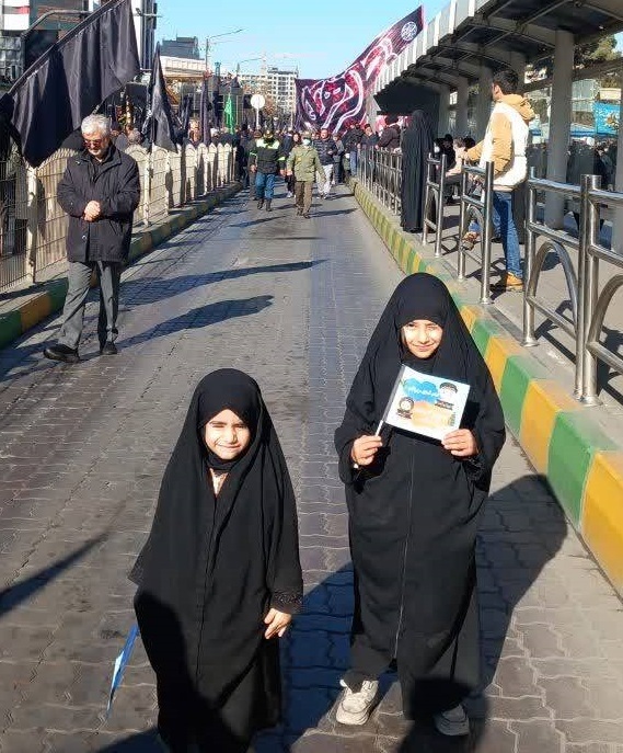 حضور کودکان در مراسم تشییع شهید