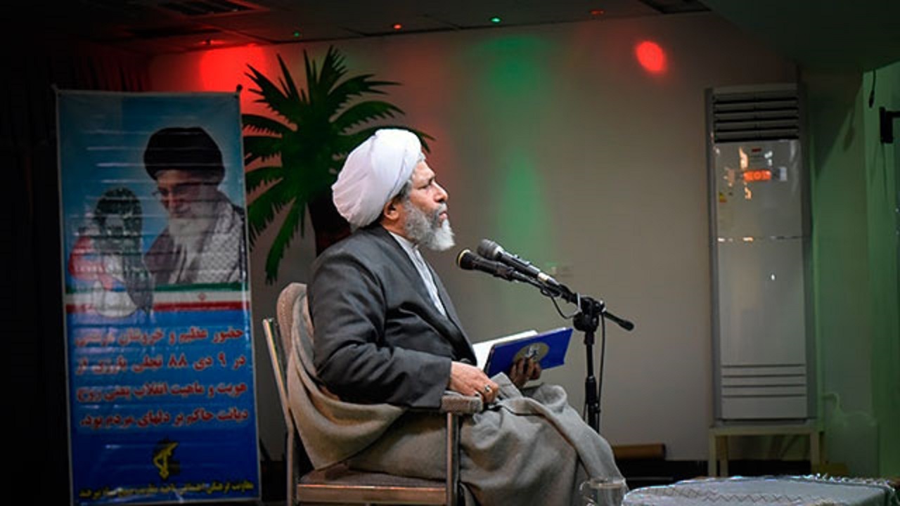 دیانت منحصر به اعمال و عبادات شخصی نیست