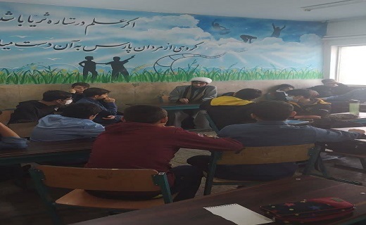 اقدام جهادگرانه طلاب به دانش آموزان کم برخوردار