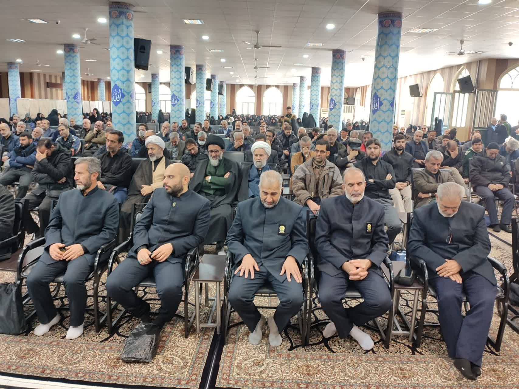 اجتماع خادمان امام رضا(ع) در مراسم سوگواری اجتماع خادمان امام رضا(ع) در مراسم سوگواری