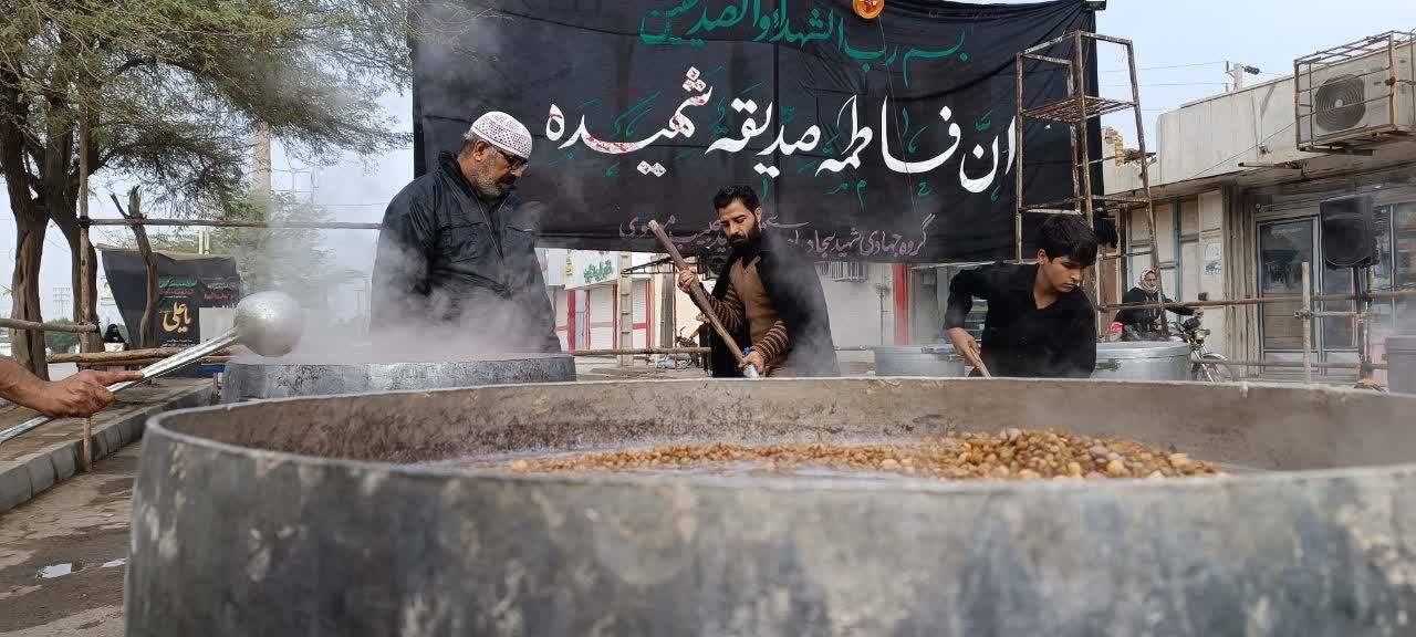 پخت آش نذری در کوت عبدالله
