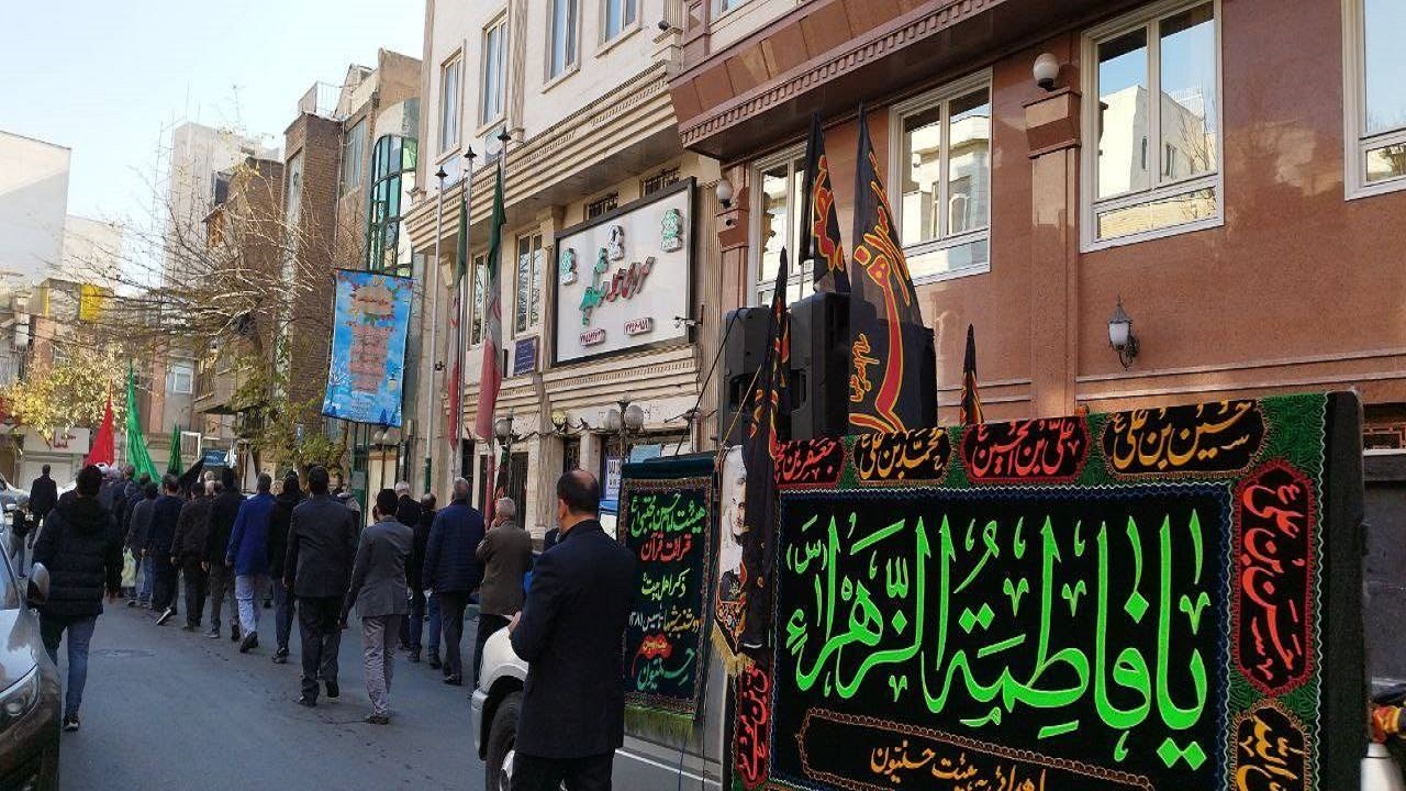 کاروان عزاداری در خیابان سبلان تهران به مناسبت شهادت حضرت زهرا (س) + تصاویر