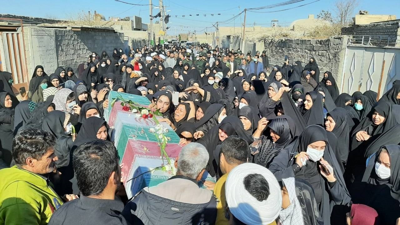 تشییع و خاکسپاری شهید گمنام دفاع مقدس در روستای اسماعیل قنبر + تصاویر