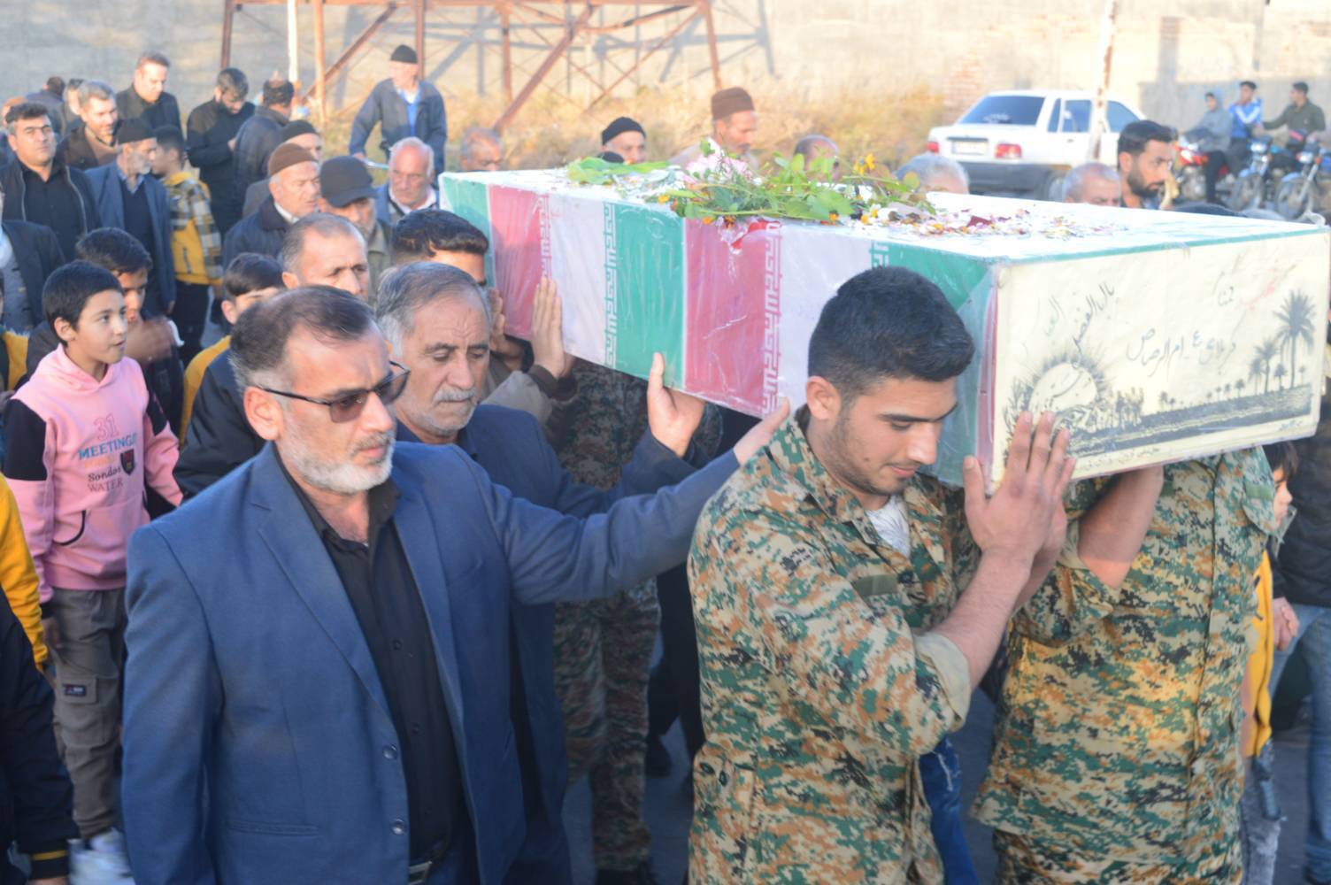 مراسم تشییع شهید گمنام در روستای طزرک