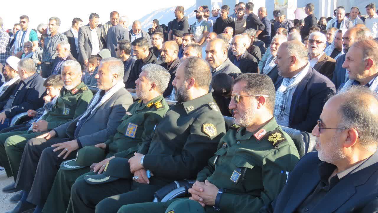 حضور مسئولان در مراسم تشییع شهدای گمنام