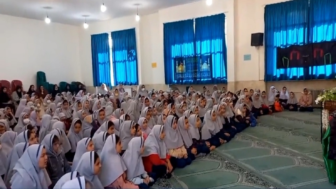 مراسم سوگواری شهادت حضرت زهرا (س) در دبستان شهید احمدی اصفهان + فیلم