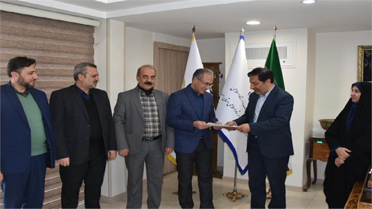 تقدیر از استاد رحمتی به عنوان هنرآموز برگزیده استانی