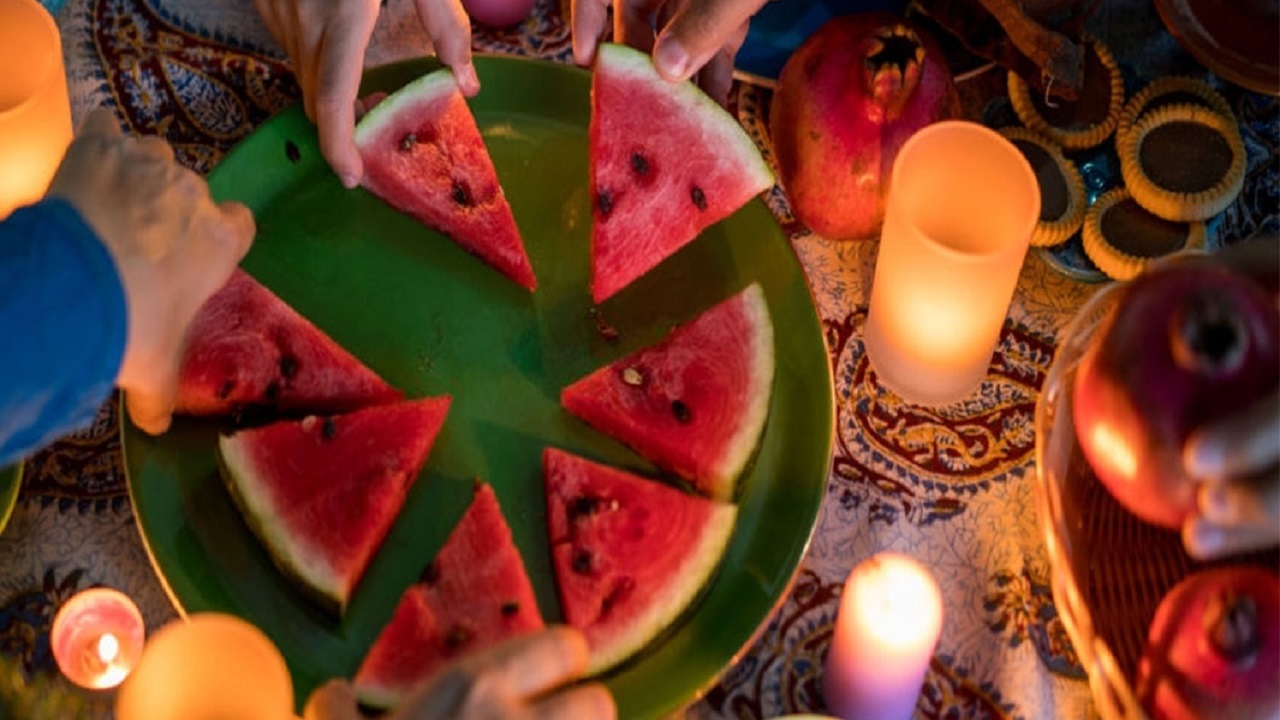 آشنایی با تاریخچه و آداب و رسوم شب یلدا + فیلم