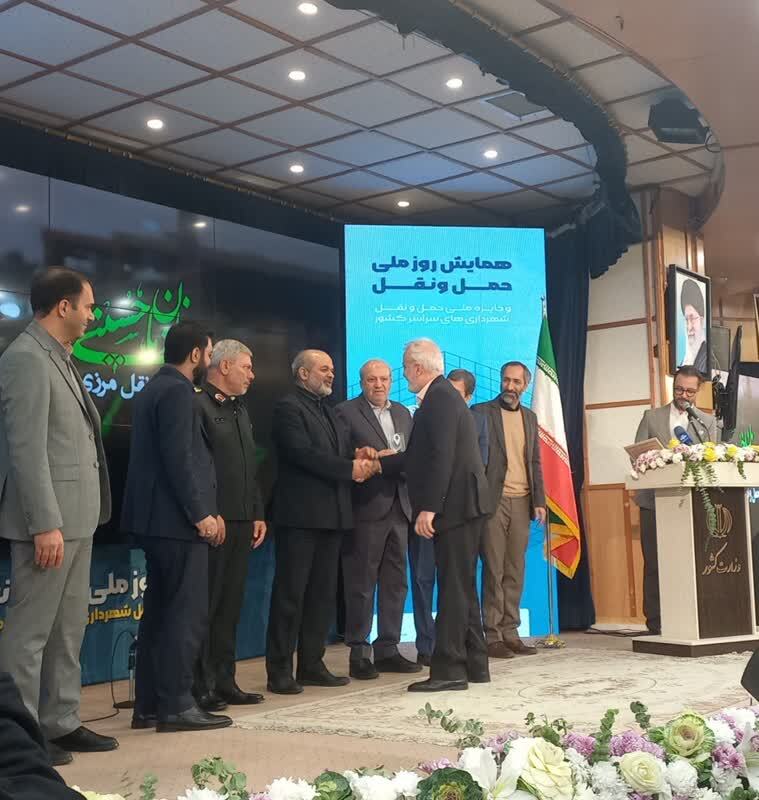 شهرداری شیراز از سوی وزیر کشور به عنوان سازمان برتر مورد تقدیر قرار گرفت