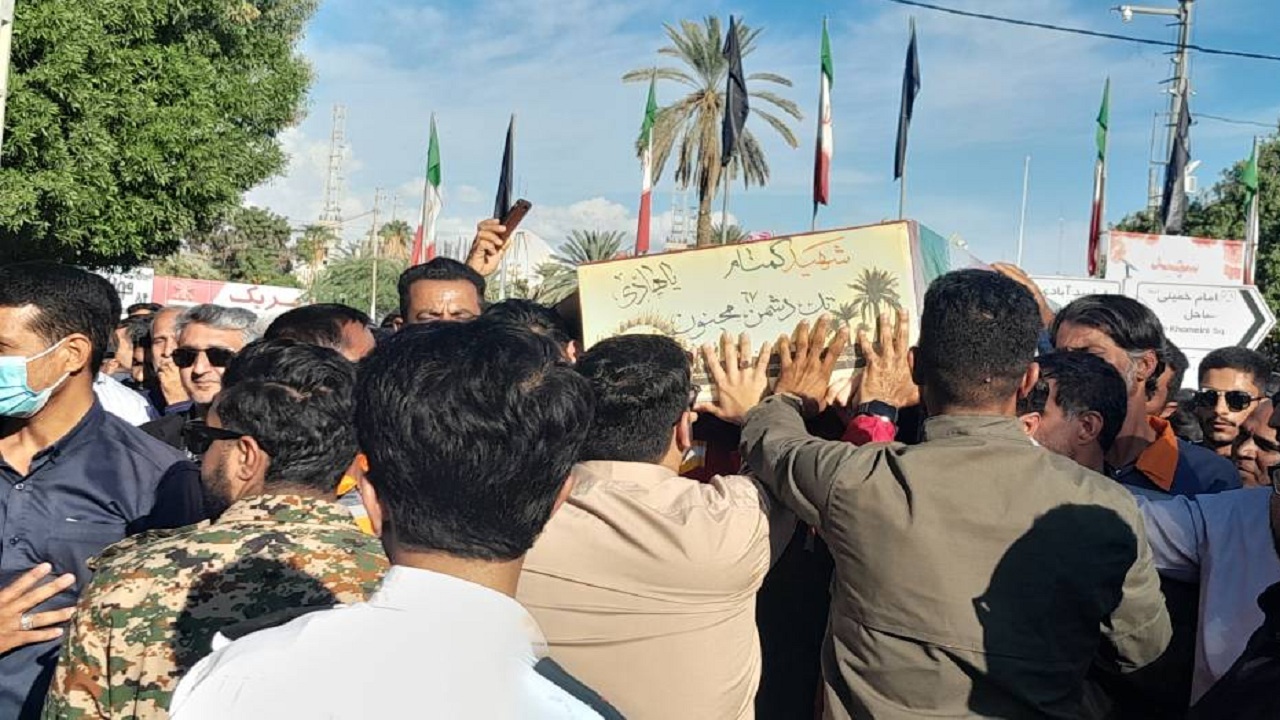 وداع باشکوه بندرعباسی ها با پیکر شهید گمنام + فیلم و عکس