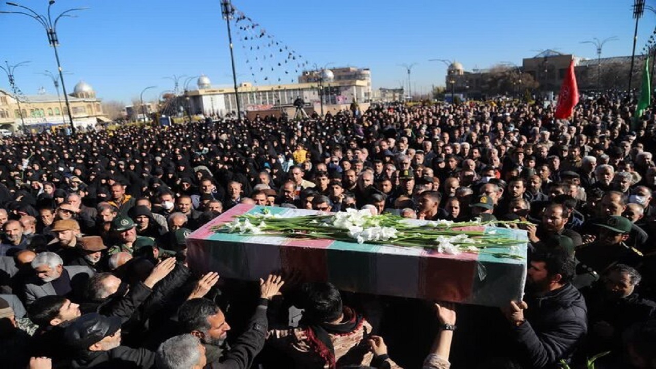 پیکر مطهر شهید حادثه تروریستی سیستان و بلوچستان در بوشهر تشییع شد