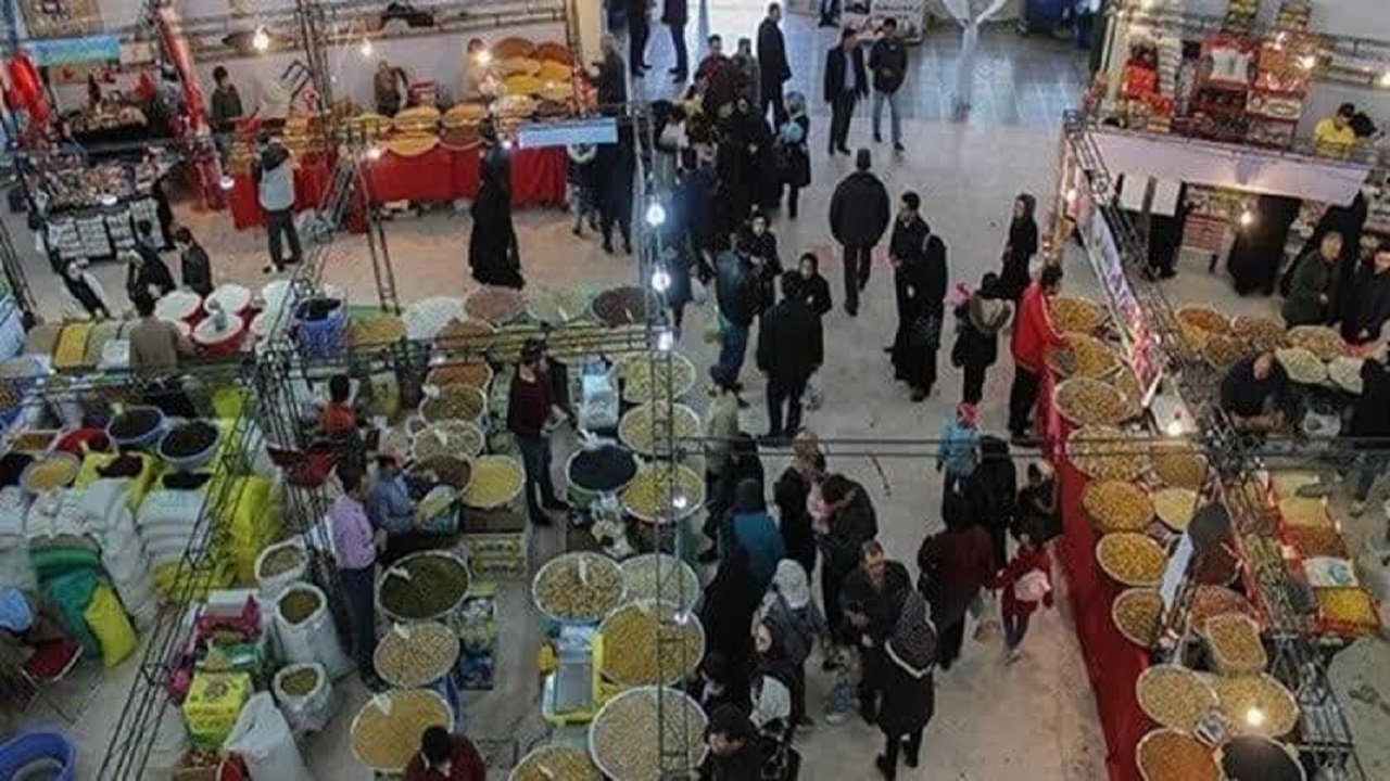 عرضه کالا‌های اساسی در نمایشگاه شب یلدا در استان قزوین