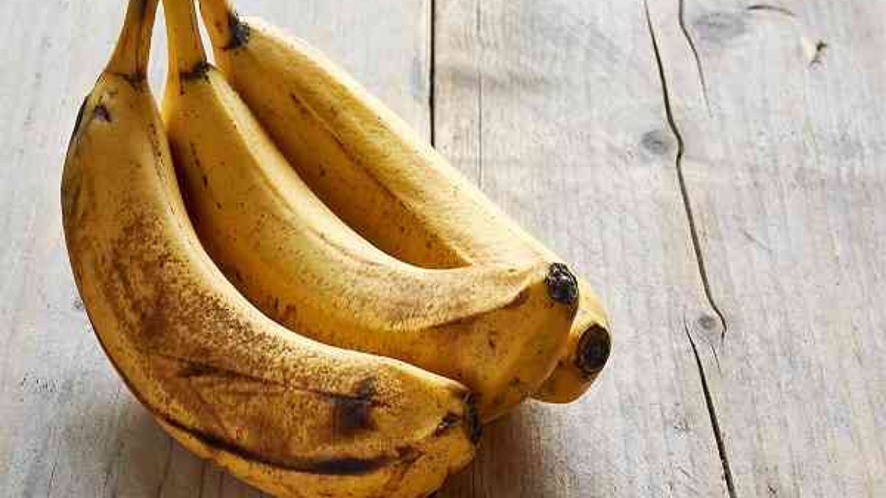 روش نگهداری موز برای ماندگاری بیشتر + فیلم