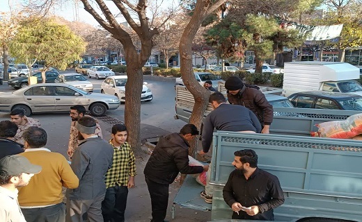 کمک جهادگران به نیازمندان در آستانه بلندترین شب سال