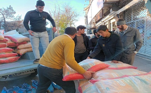 بسته های معیشتی به نیازمندان در آستانه بلندترین شب سال