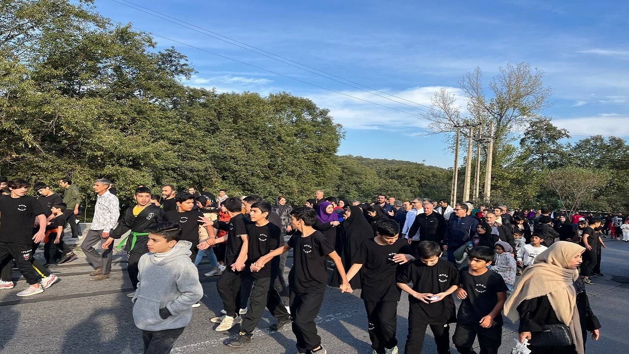 برگزاری  همایش پیاده‌روی خانوادگی در مرکز گلستان