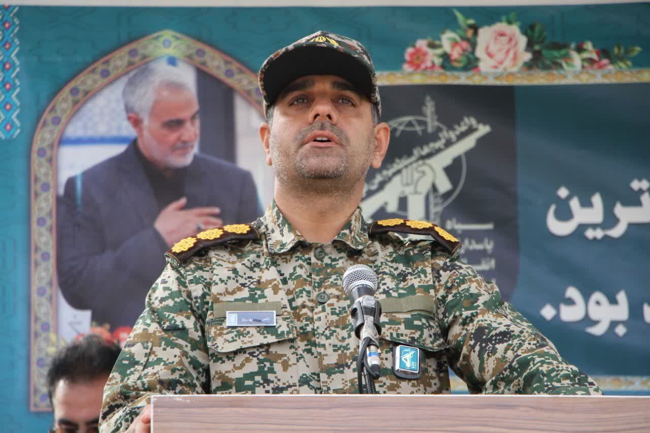 بسیجی میدان دار جهاد تبیین است