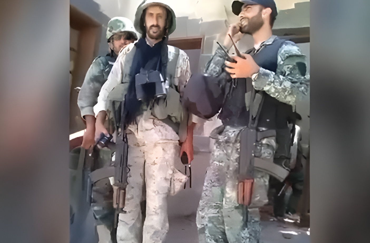 تصویر سمت راست؛ شهید راه قدس &laquo;عباس محمد رعد&raquo;