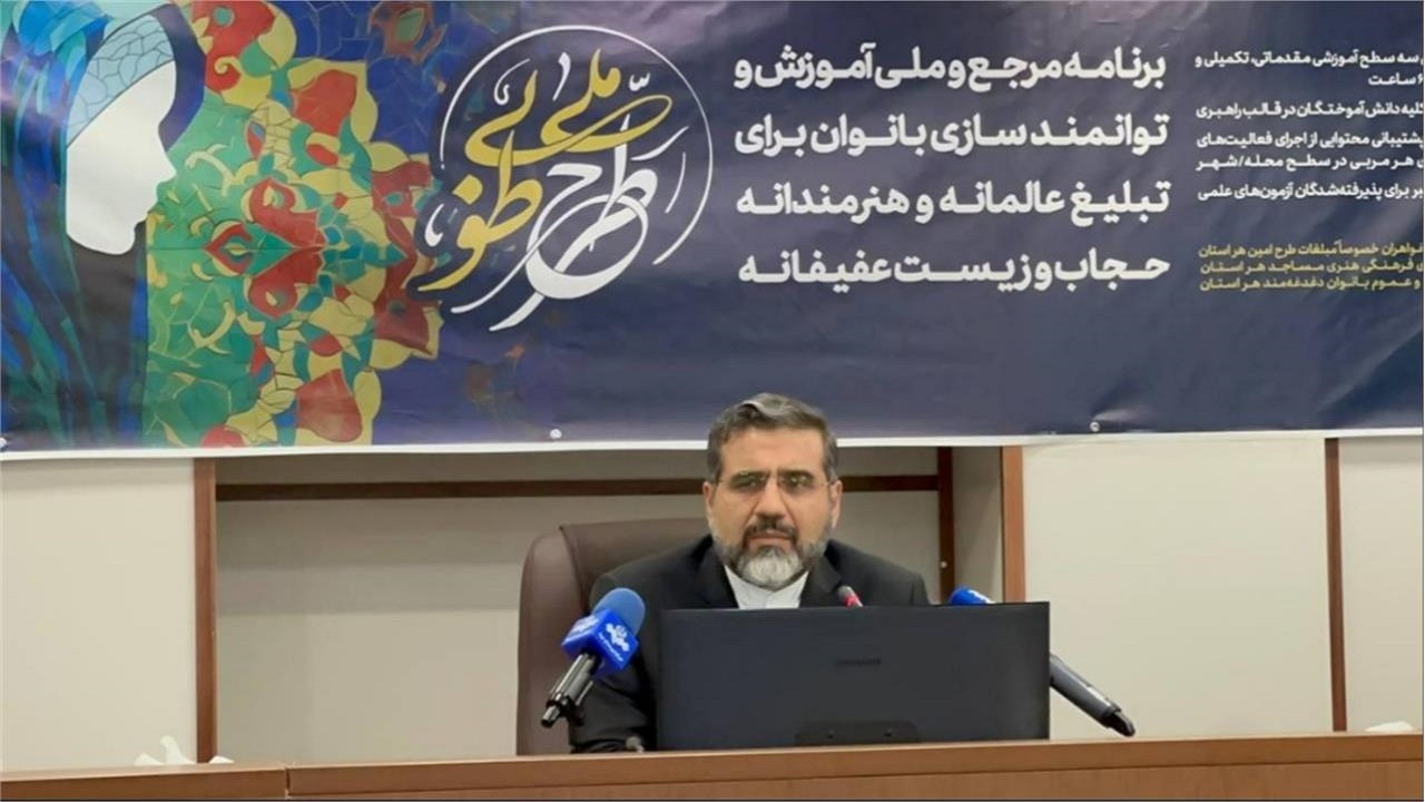 سکوهای عرضه لباس مناسب بانوان ایرانی در میدان‌های اصلی تهران راه‌اندازی می‌شود