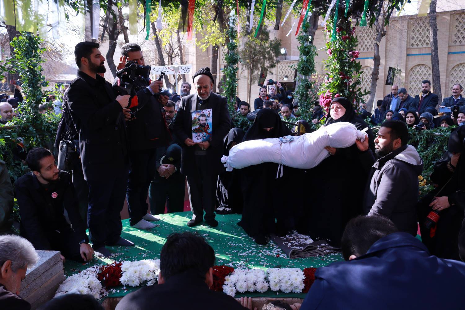 خاکسپاری شهید گمنام